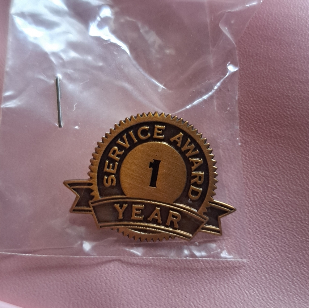 Service award 1 year Medal amazon peccy pin. *new*